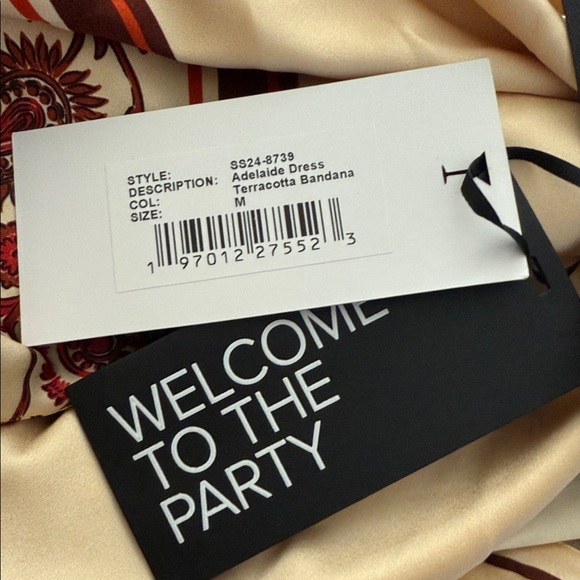 Elegant Cream and Red Halter Dress - Picture 5 of 6